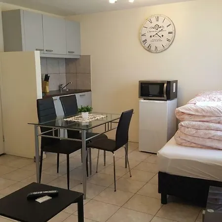 + Insulinde Tilbourg