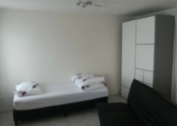 + Insulinde Hotell *